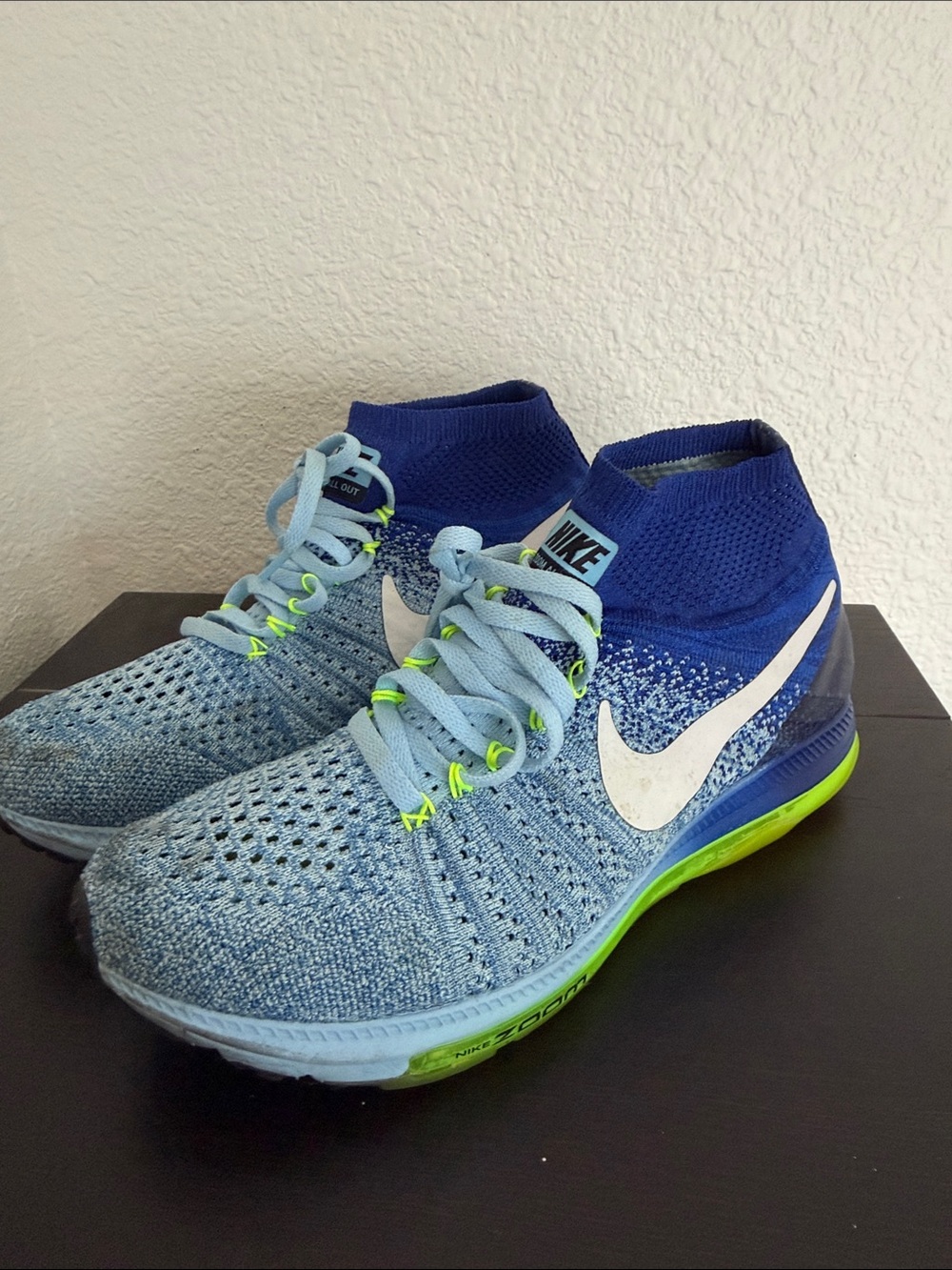 Nike woman’s zoom all out fry knits Blue Flyknit High-Top Sneakers size 8 used